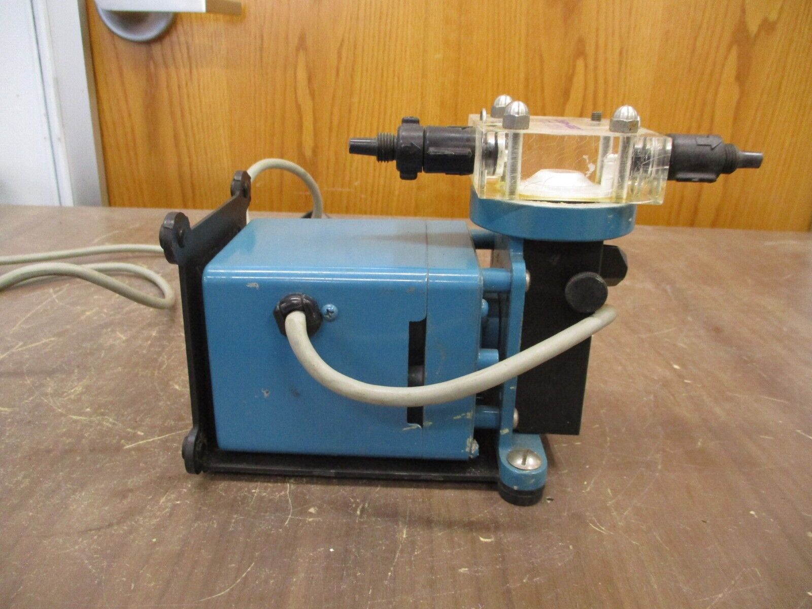 Blue White Chem-Feed Pump C-1530LP 100PSI 1.3GPH 115V 60Hz *Missing Nut* Used