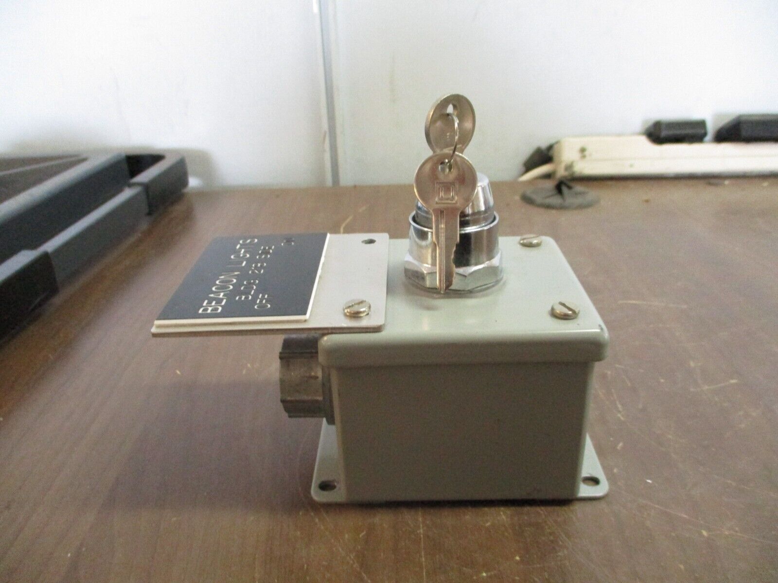 Square D Keyed Selector Switch 9001 KA1 Ser. K *Missing (1) Cover Screw* Used