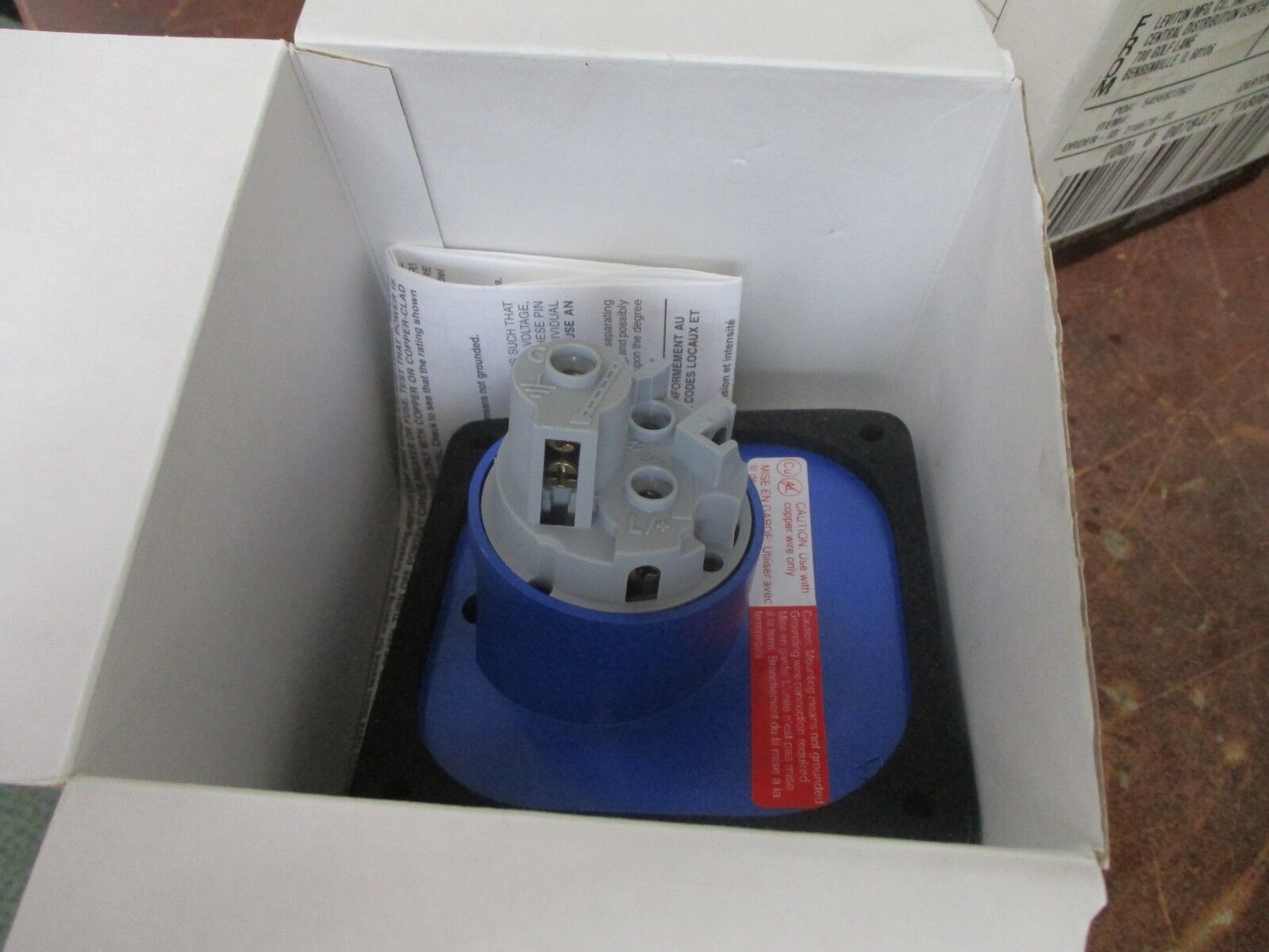 Leviton Watertight Receptacle 320R6W 20A 250V 2P 3W New Surplus