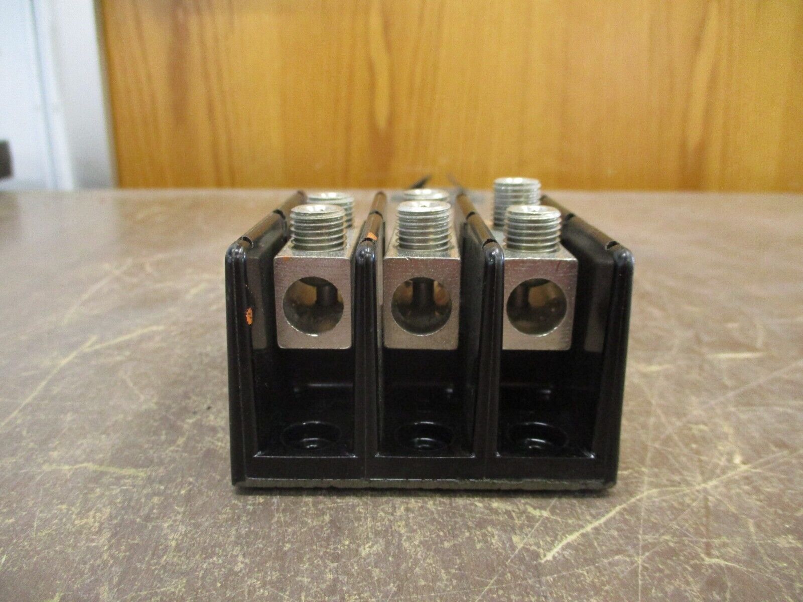Buss Power Distribution Block 16204-3 175A 600V 3P Line (1): 2/0-8, 10-14 Used