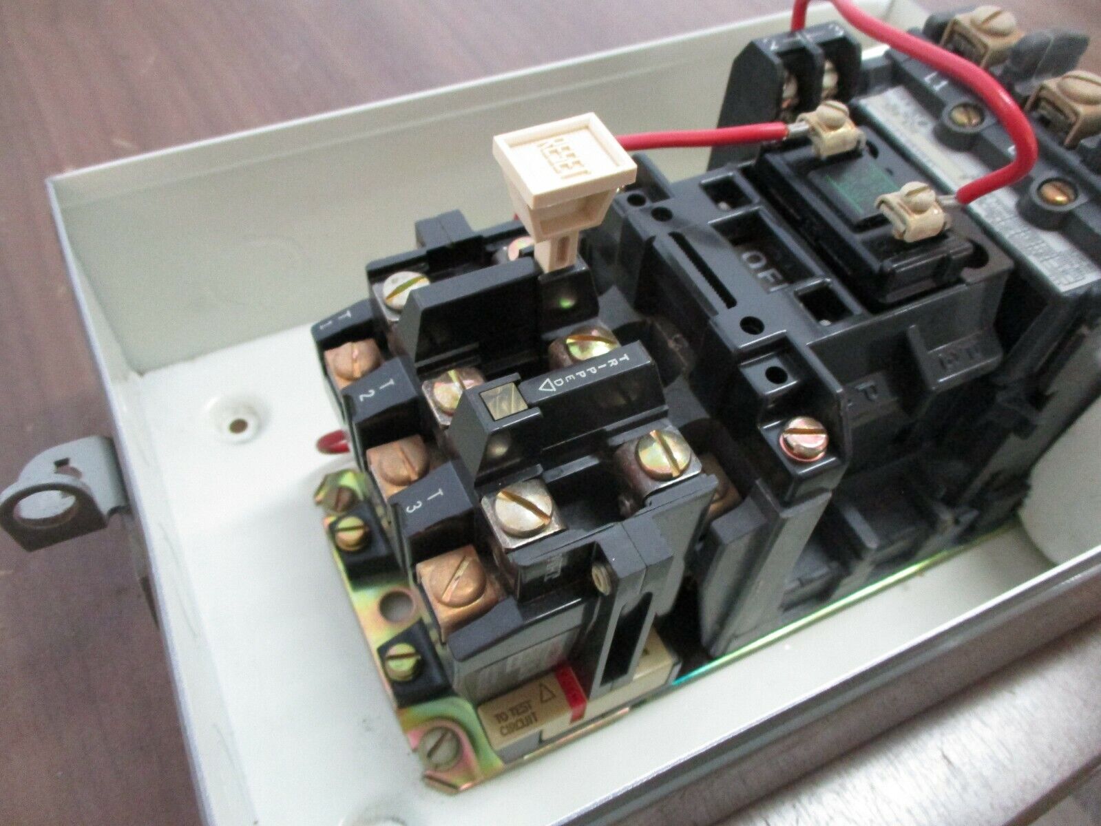 Allen-Bradley Enclosed Size 0 Starter 509-AAH Ser. B 230-240V Coil 18A 600V Used