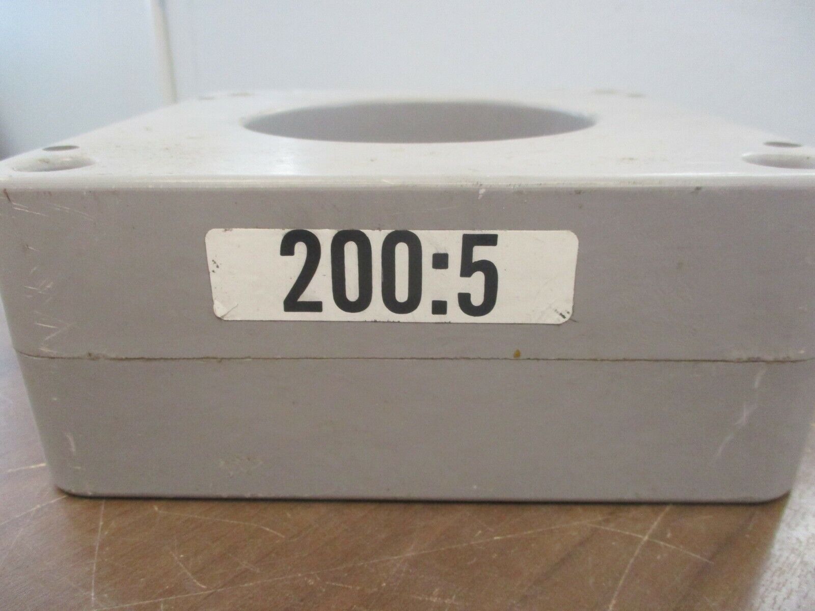 Square D Current Transformer 110-201 Ratio 200:5A 600V 25-400Hz *Chipped* Used