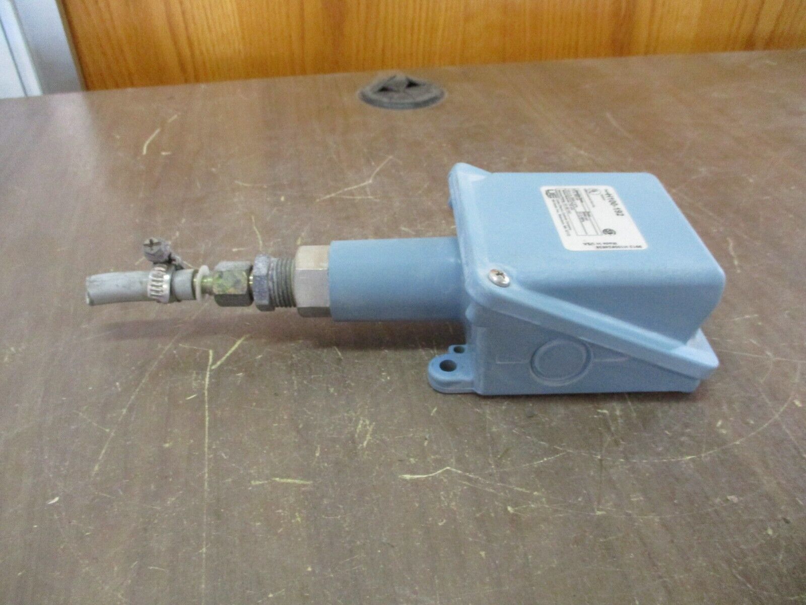 United Electric Pressure Switch H100-192 Range: 15-300PSI 15A 480VAC Used