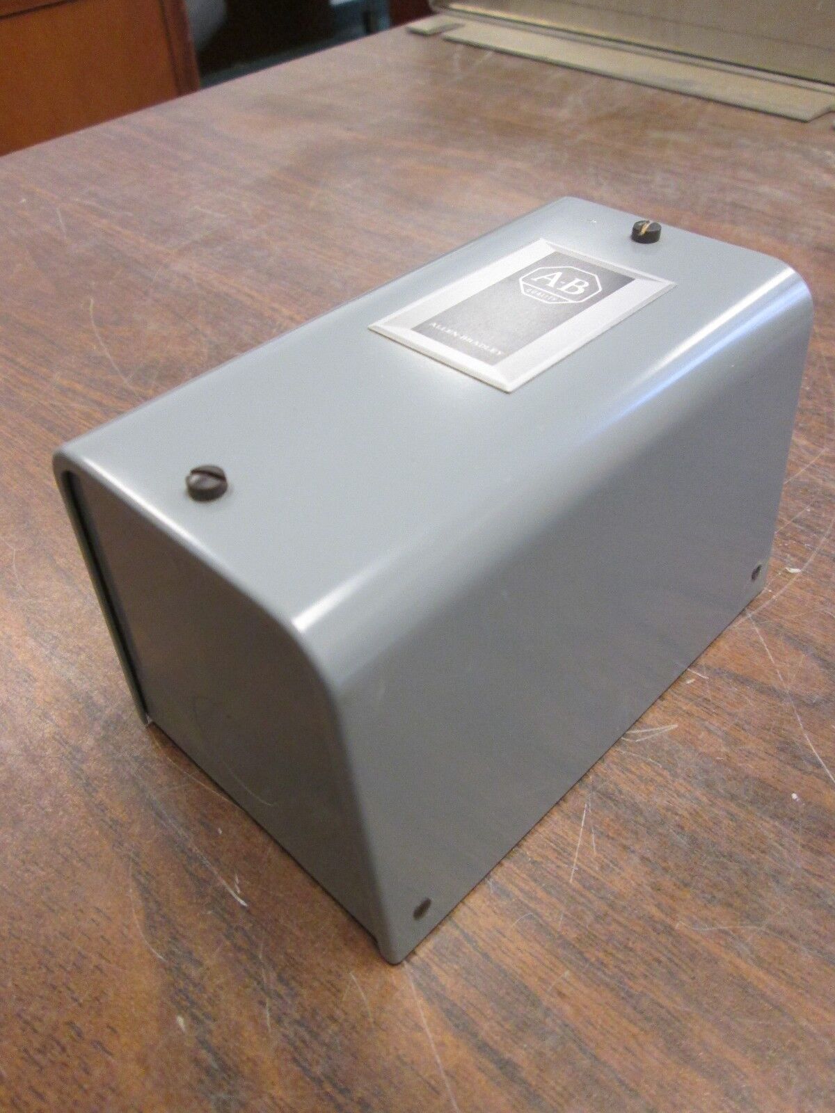 Allen-Bradley Control Relay w/ Enclosure 700-C111A20 / 700-C110A20 208V Used