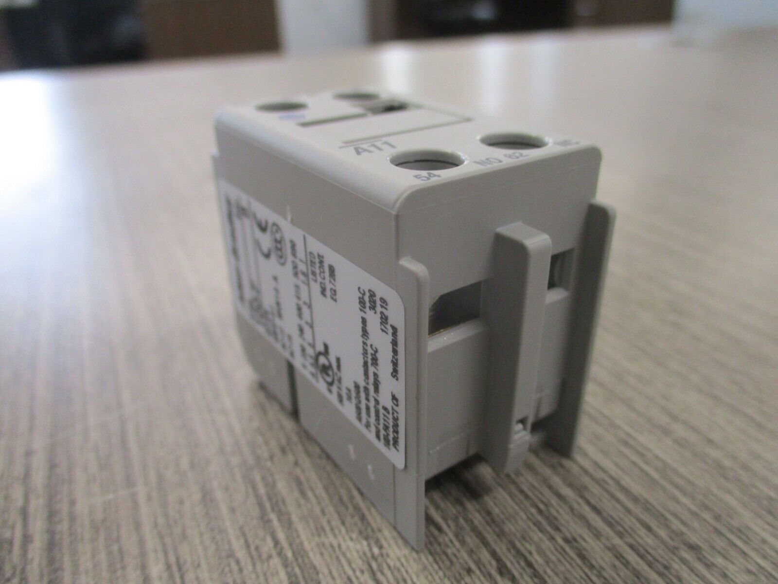 Allen-Bradley Aux Contact Block 100-FA11 Front Mount 1 NC, 1 NO New Surplus