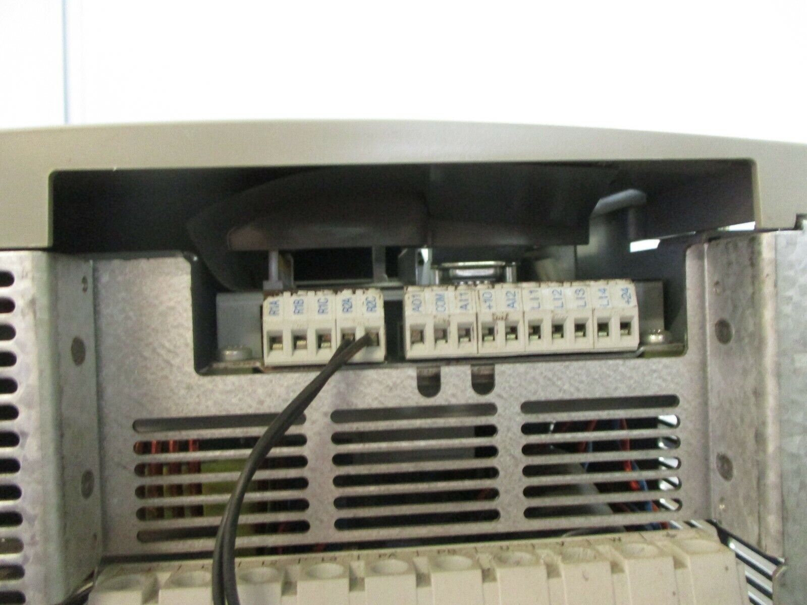 Square D Altivar 58 AC Drive ATV58HD16N4ZU 15HP *No Keypad* Used