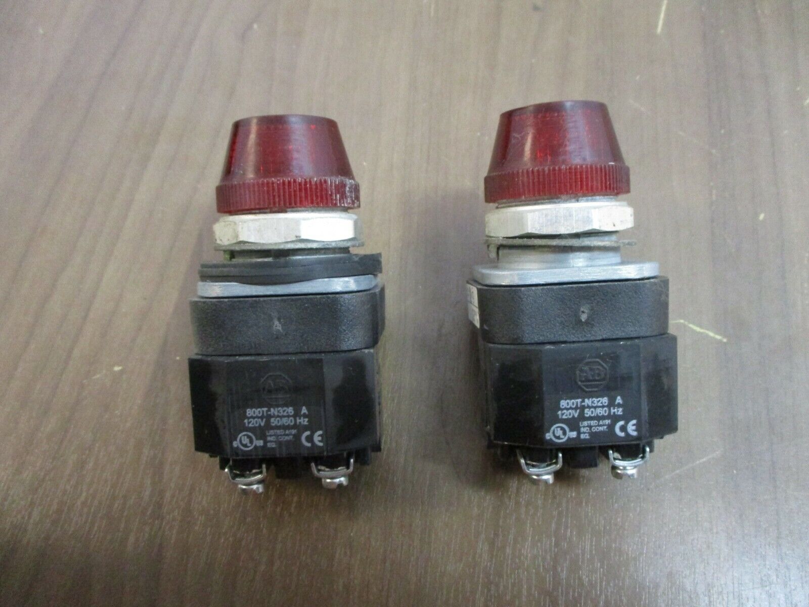 Allen-Bradley Pilot Light 800T-P16R Ser. U 120V 50/60Hz *Lot of 2* Used