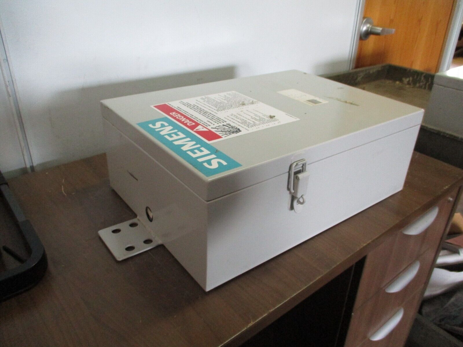 Siemens Accu/Stat MJ-X Voltage Regulator Control Panel S-62002 w/ Enclosure Used