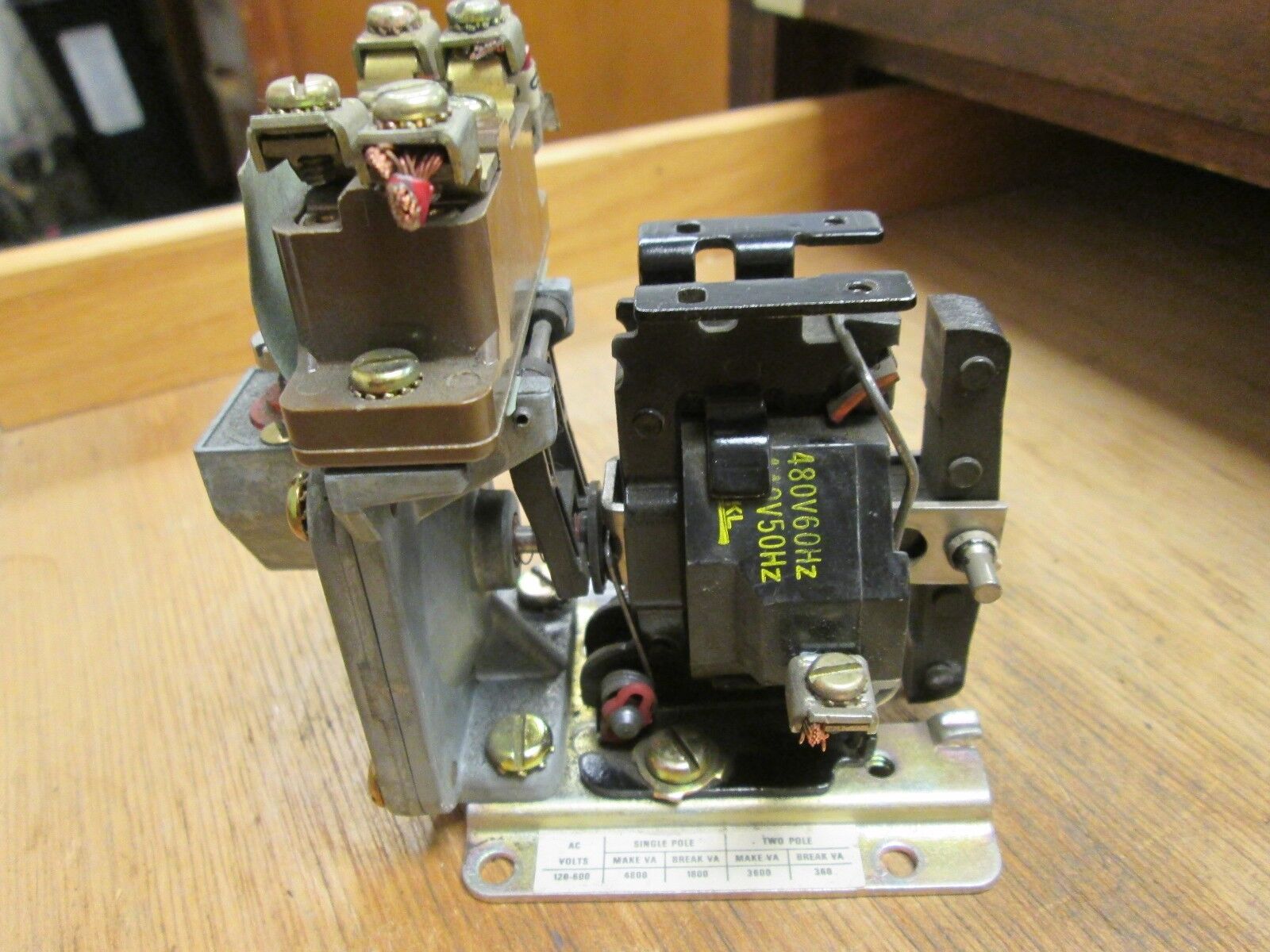 Square D   Pnematic Timing Relay   9050 A0 10D   480V Coil   Used