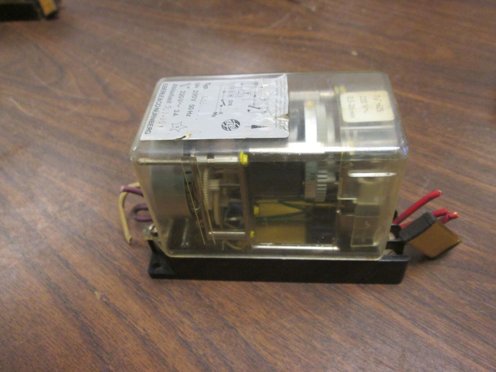 Eberle & Co Timer 605 , 0.5-26 Sec. 220V 3A 50Hz *Cracked Corner* Used