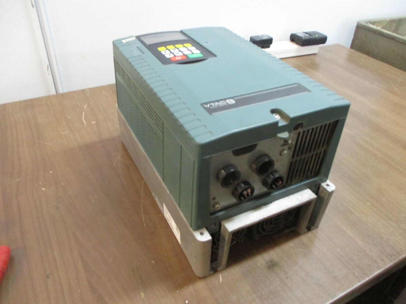 Rockwell Automation VTAC9 AC Drive 9VT401-014HTAN Ser. A 10HP 3Ph w/ Keypad Used