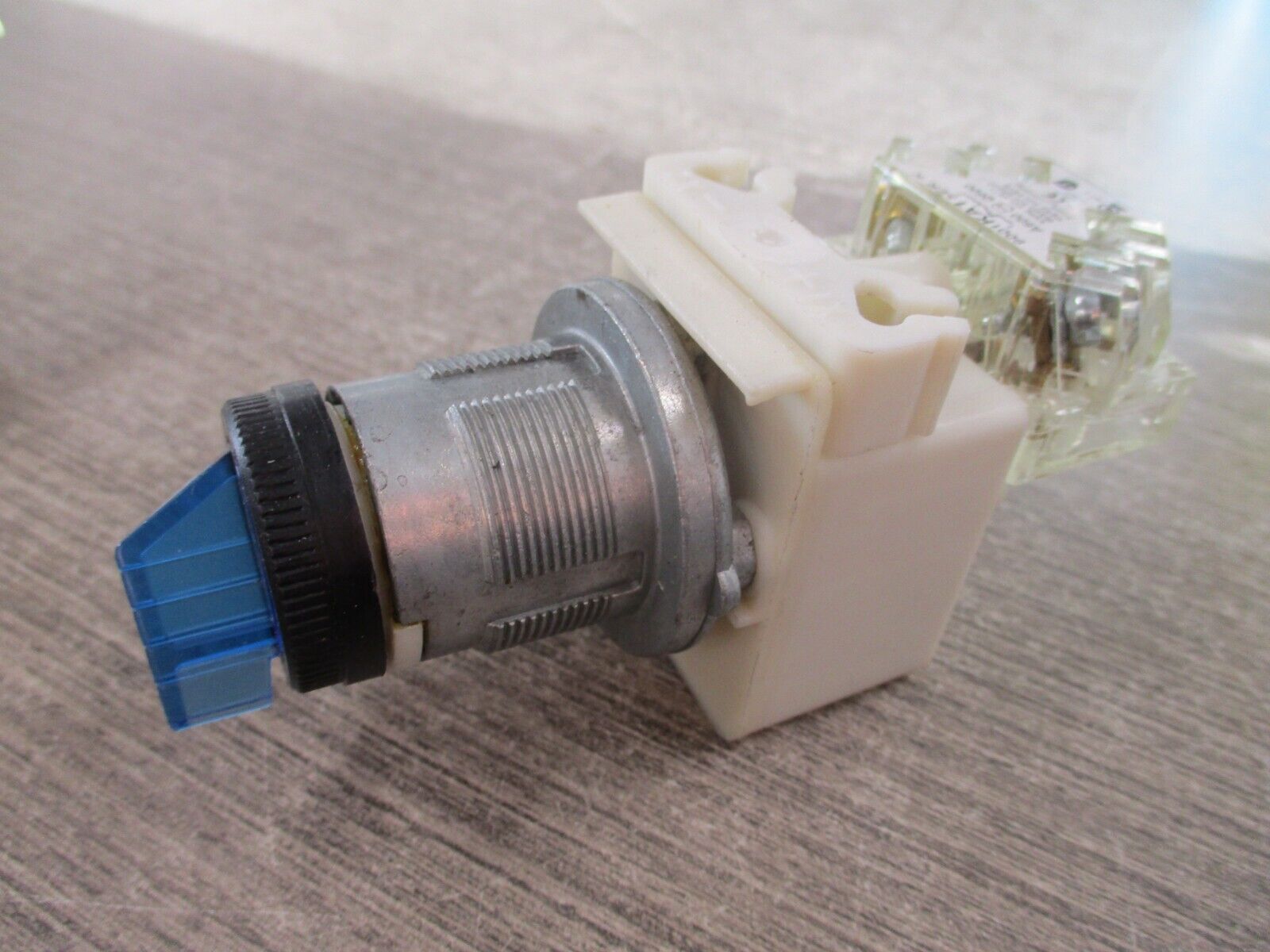 Schneider Electric Illuminated Selector Switch 9001 KM35LL Ser. J Blue Used