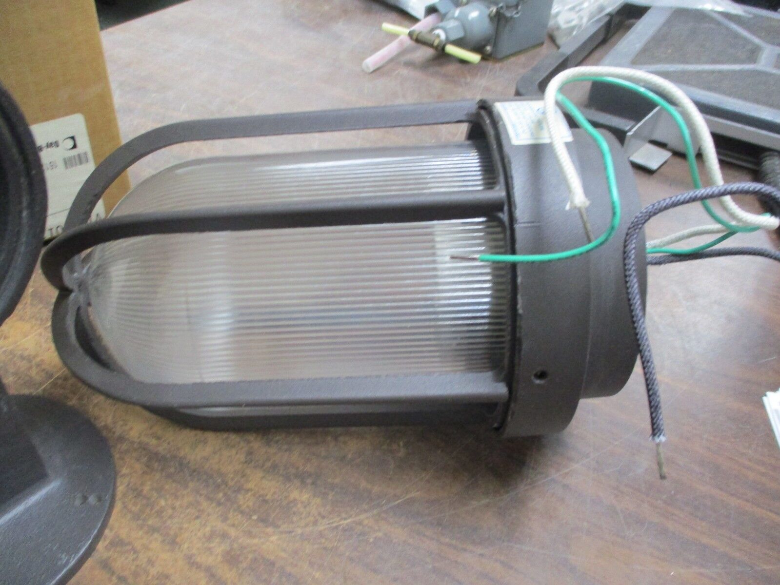 Benjamin Dust Proof Light 723373 New Surplus