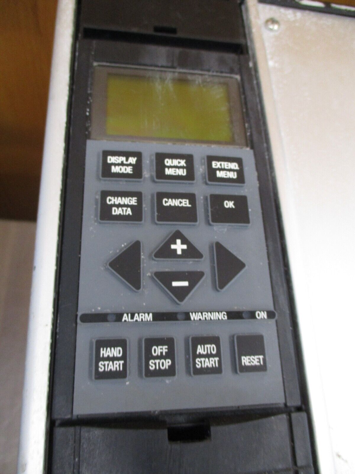Danfoss VLT 6042 AC Drive 175Z7369 40HP 3Ph w/ Keypad Used
