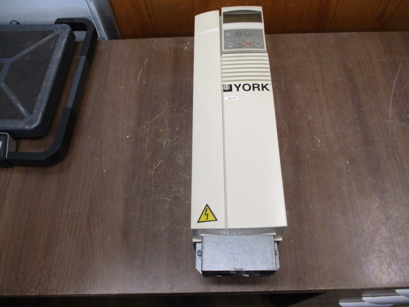 York AC Drive AYK401601132 15HP 3Ph w/ Keypad *Broken Cover & Keypad Mount* Used