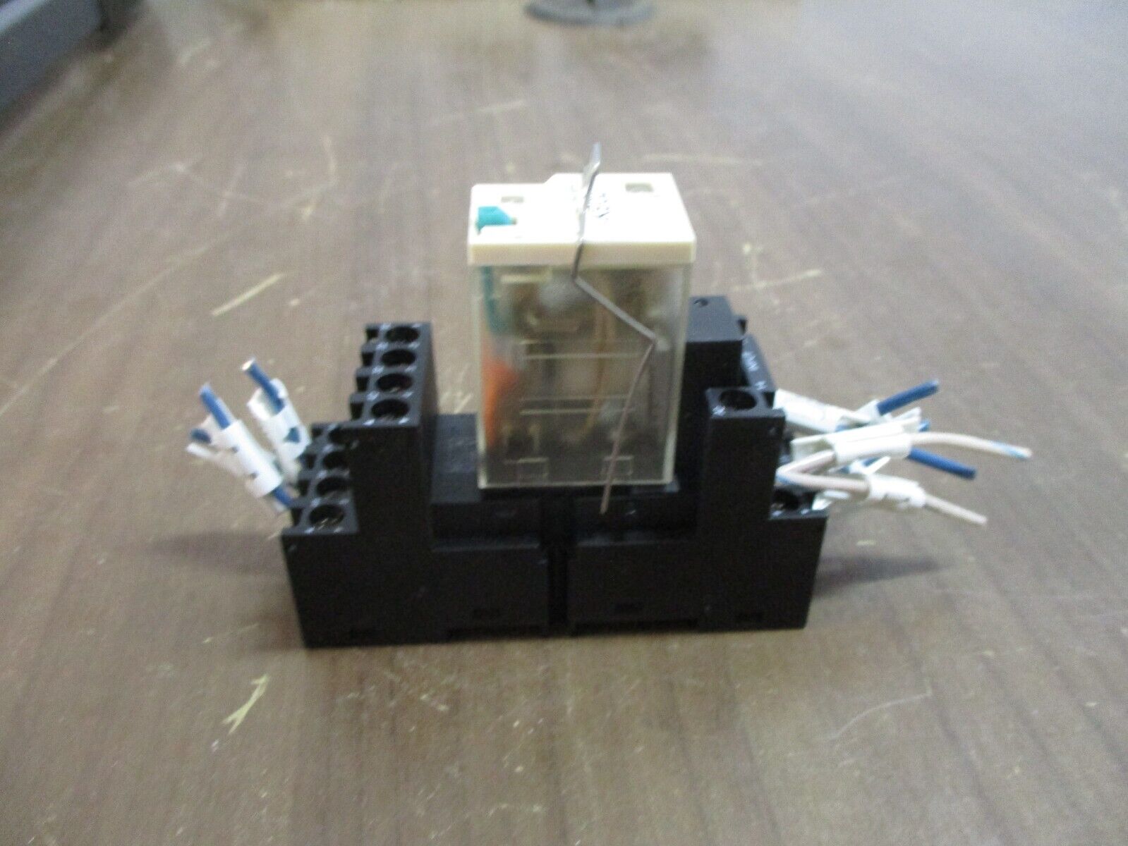 Schneider Electric Relay RXM4AB2BD 24VDC Coil w/ Base Used