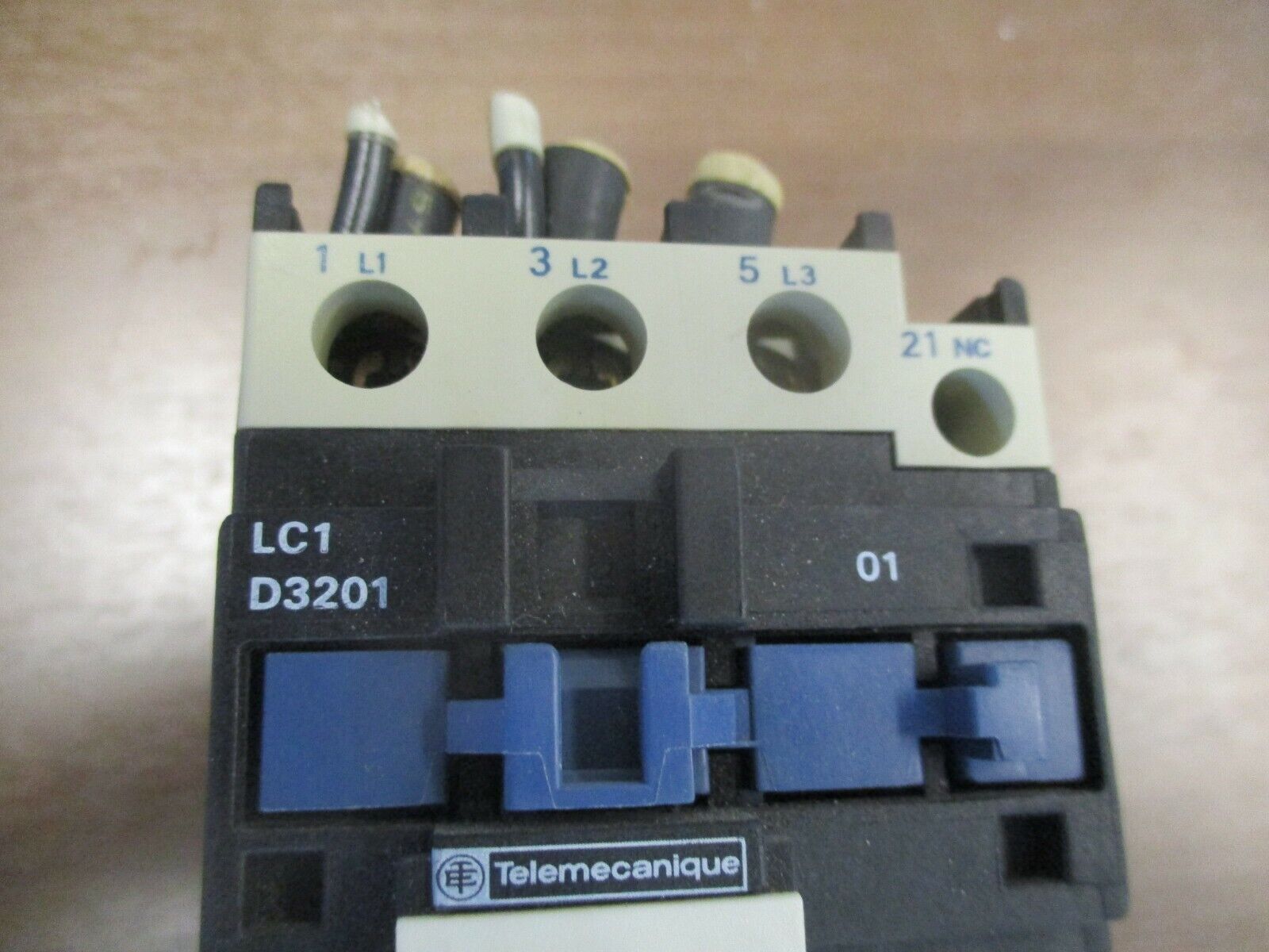 Telemecanique Contact LC1 D3201 110V Coil 50A 600V Used