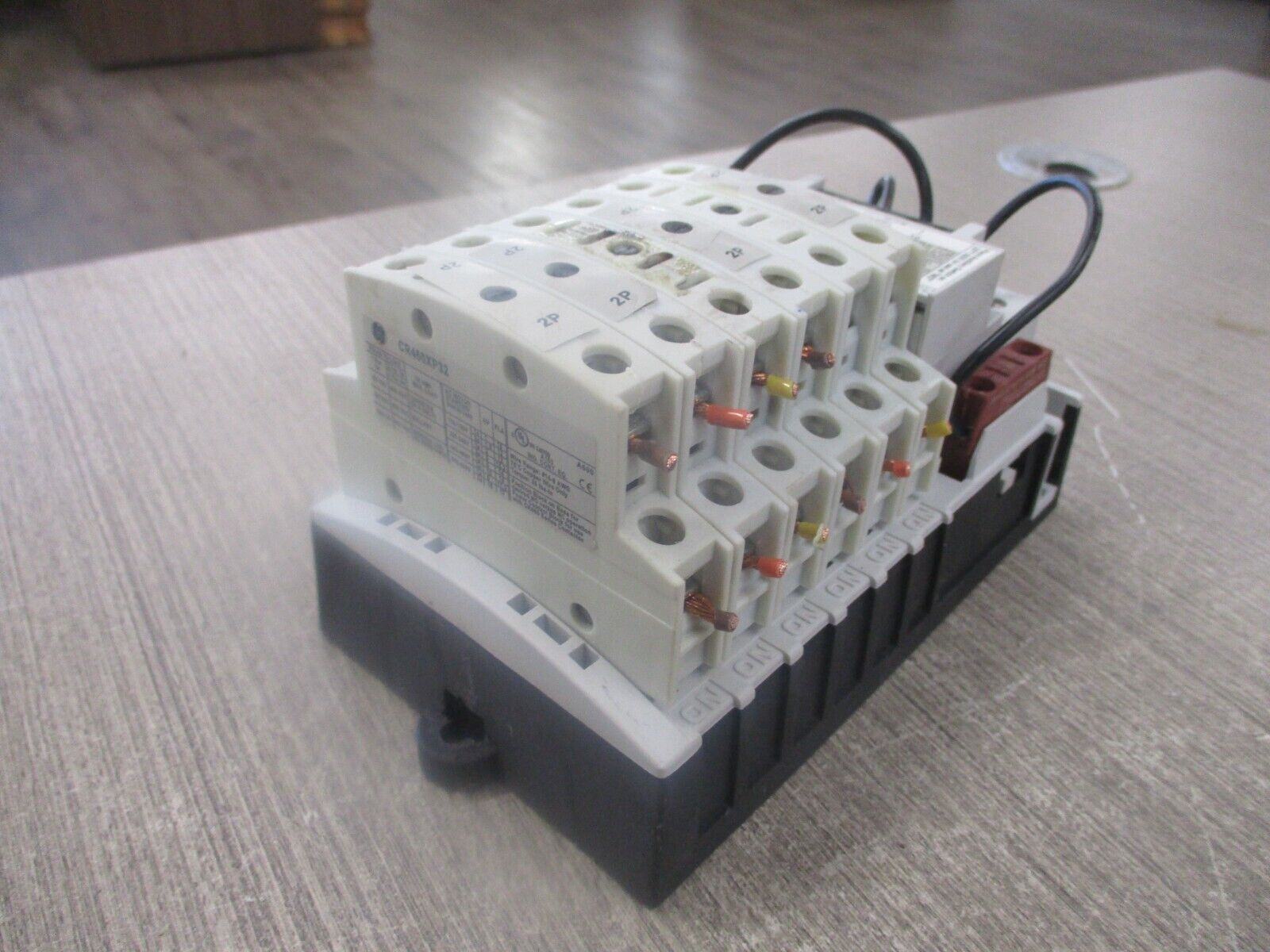 GE Lighting Contactor CR460B 265-277V Coil w/ (6) Power Pole Used