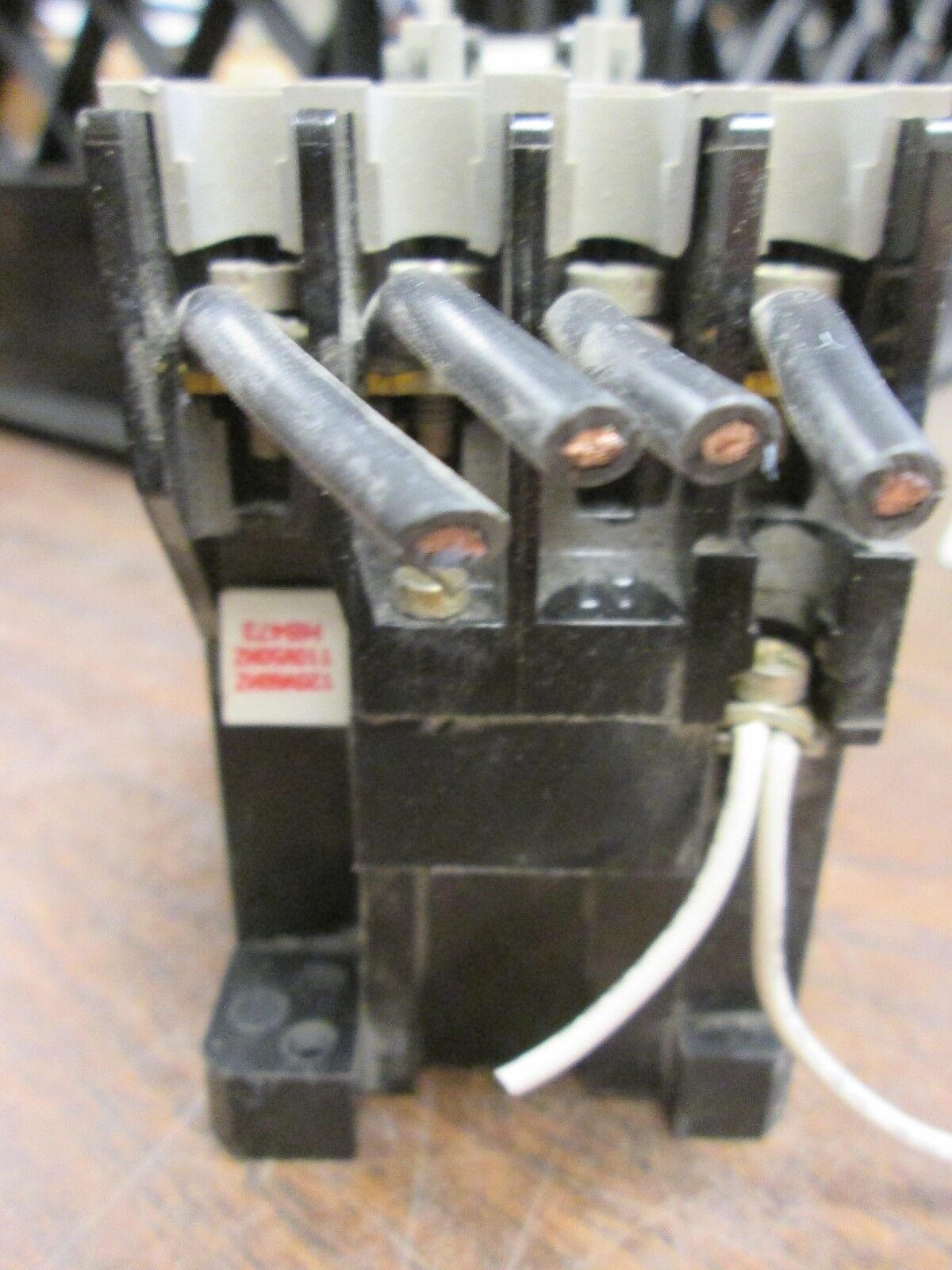 Allen-Bradley Contactor 100L-A20N*4 600V 30A 120V Coil 4P Used