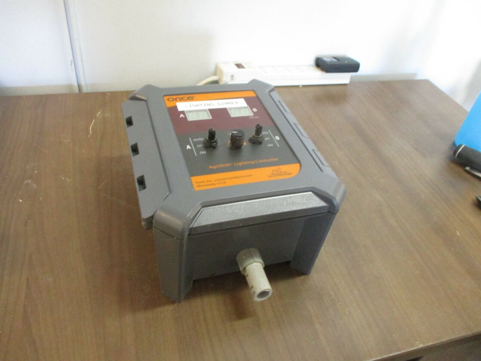 Once Solo LEL-0.2-DU-120V AgriShift Lighting Controller 30-014-00156 Used