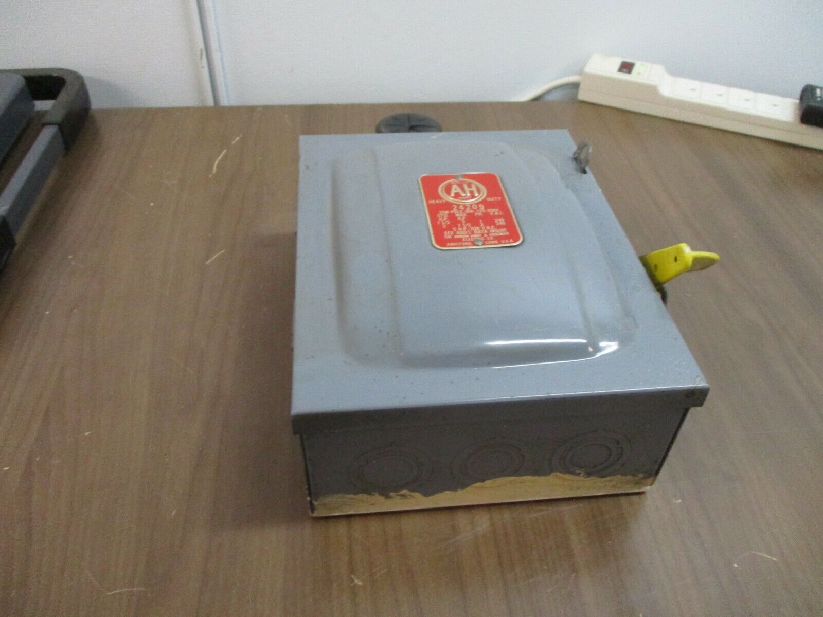 Arrow Hart Fusible Safety Switch/Disconnect 24209 30A 125-250V 2P Used