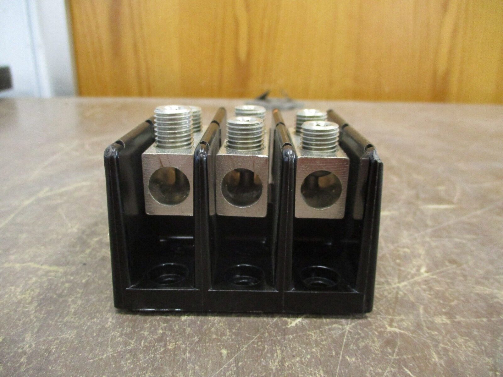 Buss Power Distribution Block 16204-3 175A 600V 3P Line (1): 2/0-8, 10-14 Used