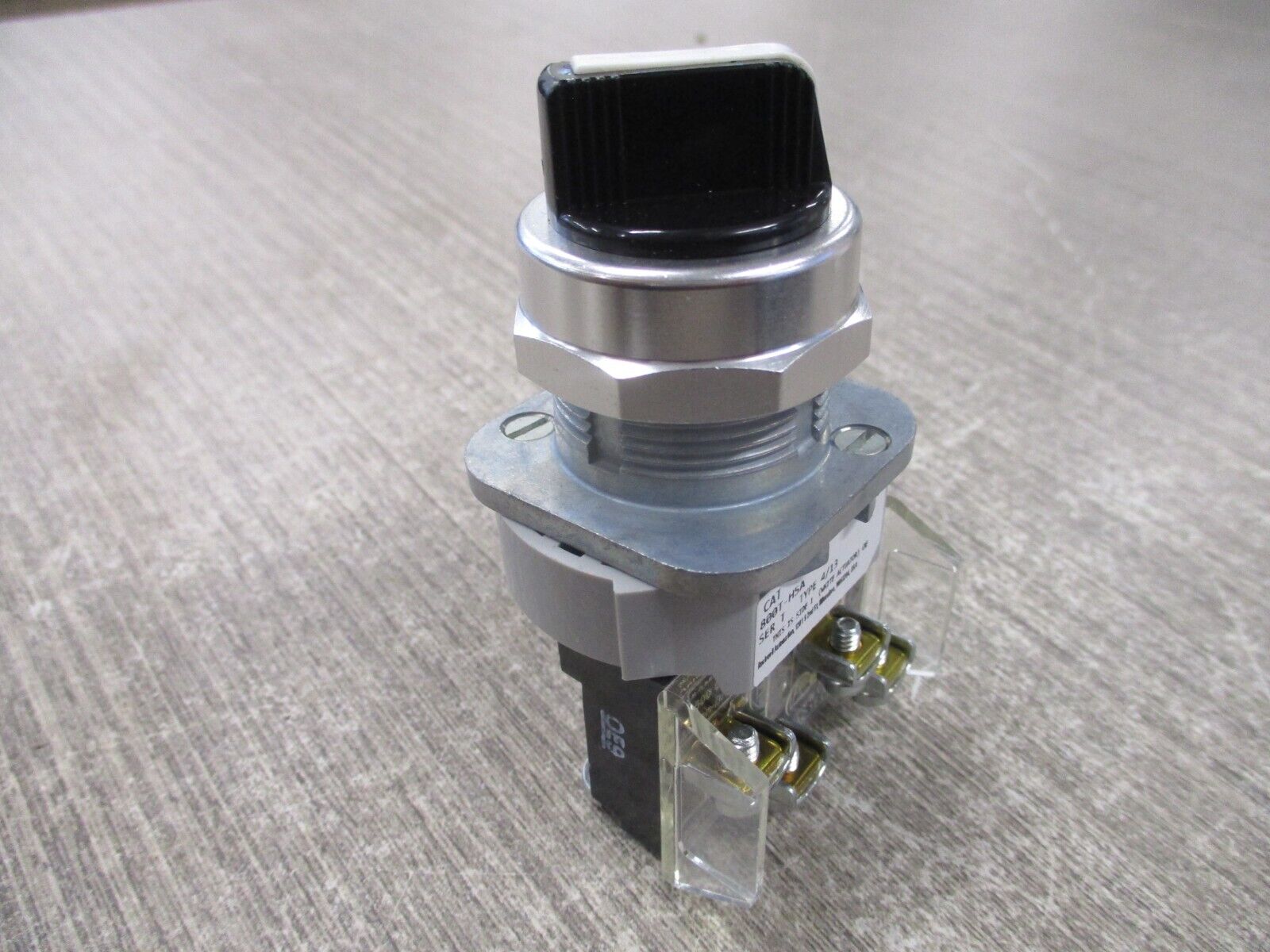 Allen-Bradley Selector Switch 800T-H5A Ser. T Type 4/13 New Surplus