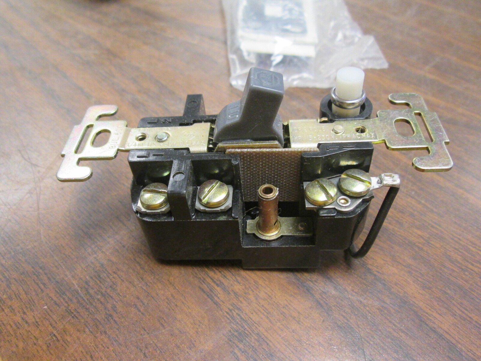 Allen-Bradley Manual Motor Starter 600-T0X216 240V Ser. B New Surplus