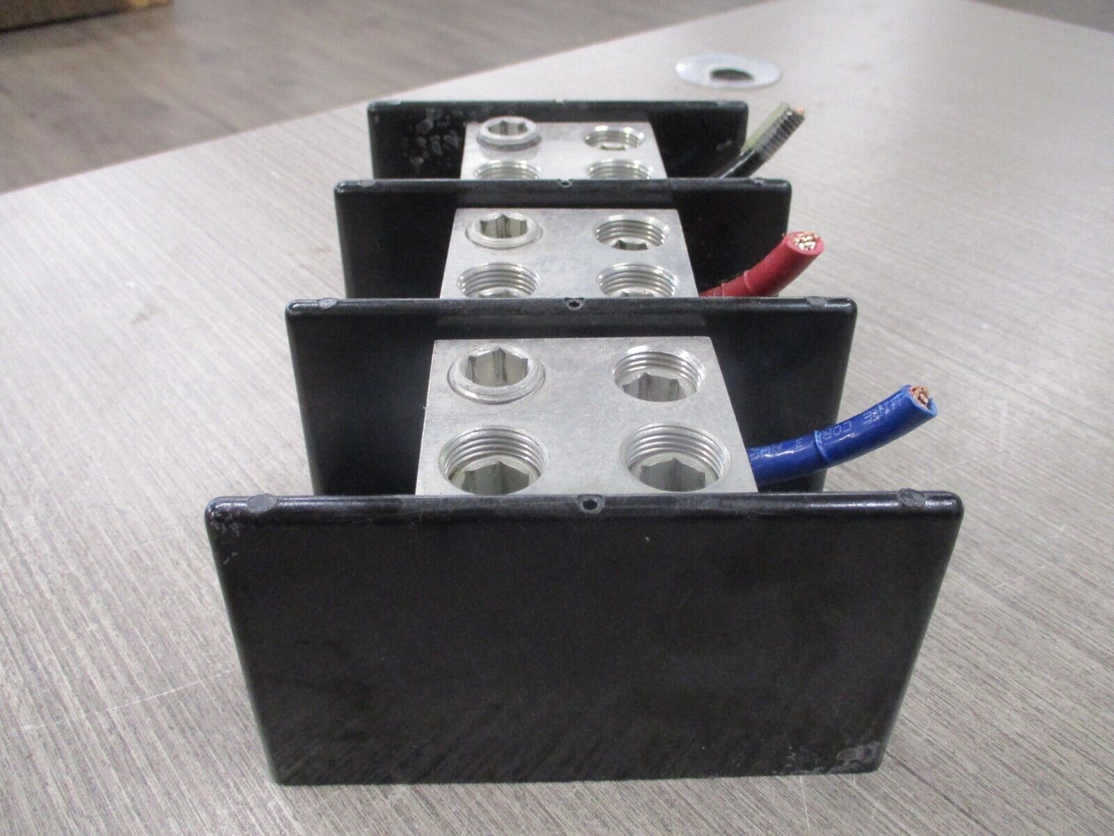 Buss Distribution Block 16504-3 760A 600V 3P Used