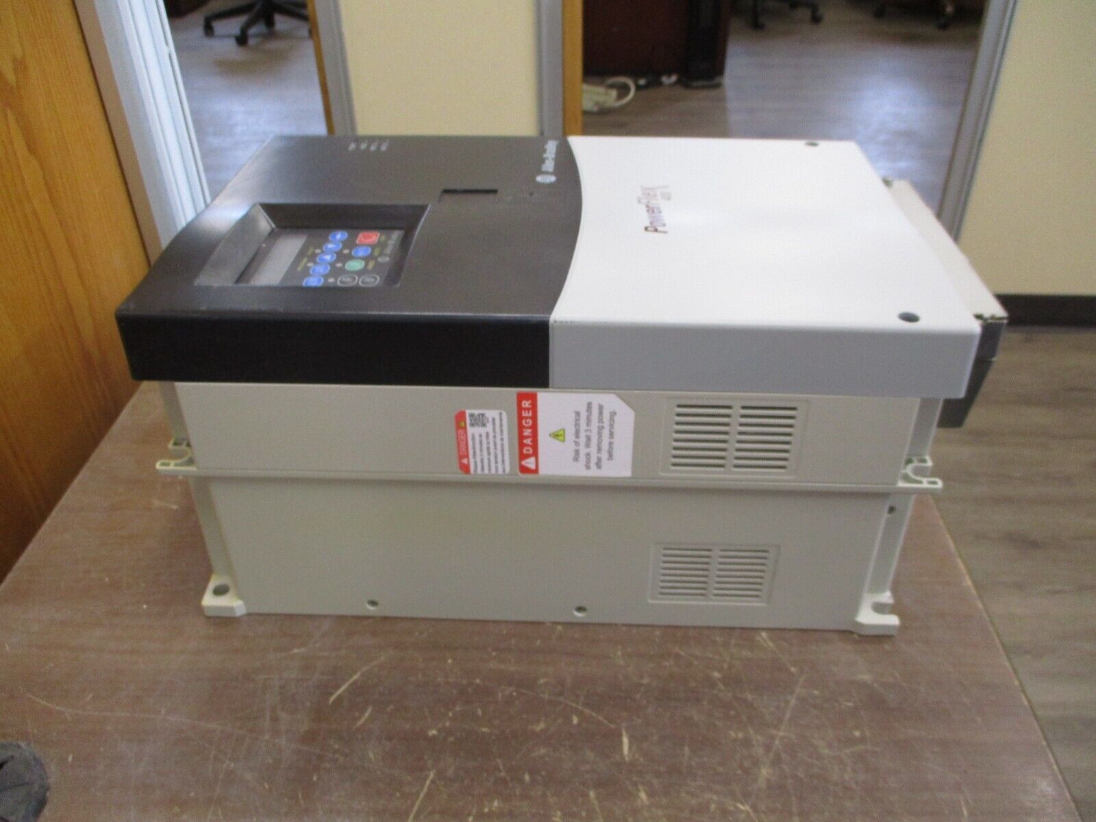 Allen-Bradley PowerFlex 400 AC Drive 22C-D060A103 Ser. A 40HP 3Ph Used