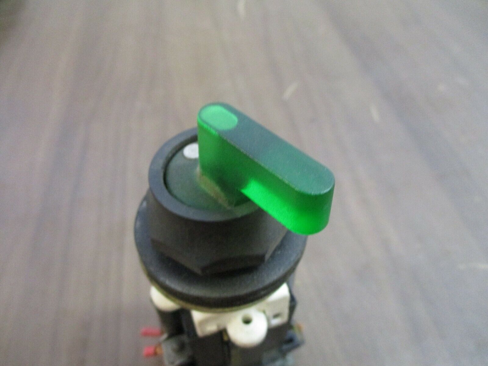 Westinghouse Illuminated Selector Switch PB1T1P Model B 120V 50/60Hz Green Used