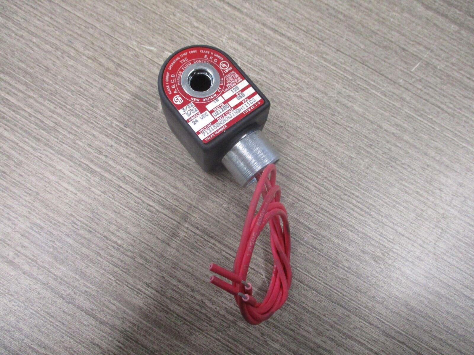 Parker Solenoid 71315SN2KNJ1N0H111C2 24 VDC 125 PSI 10 W Used