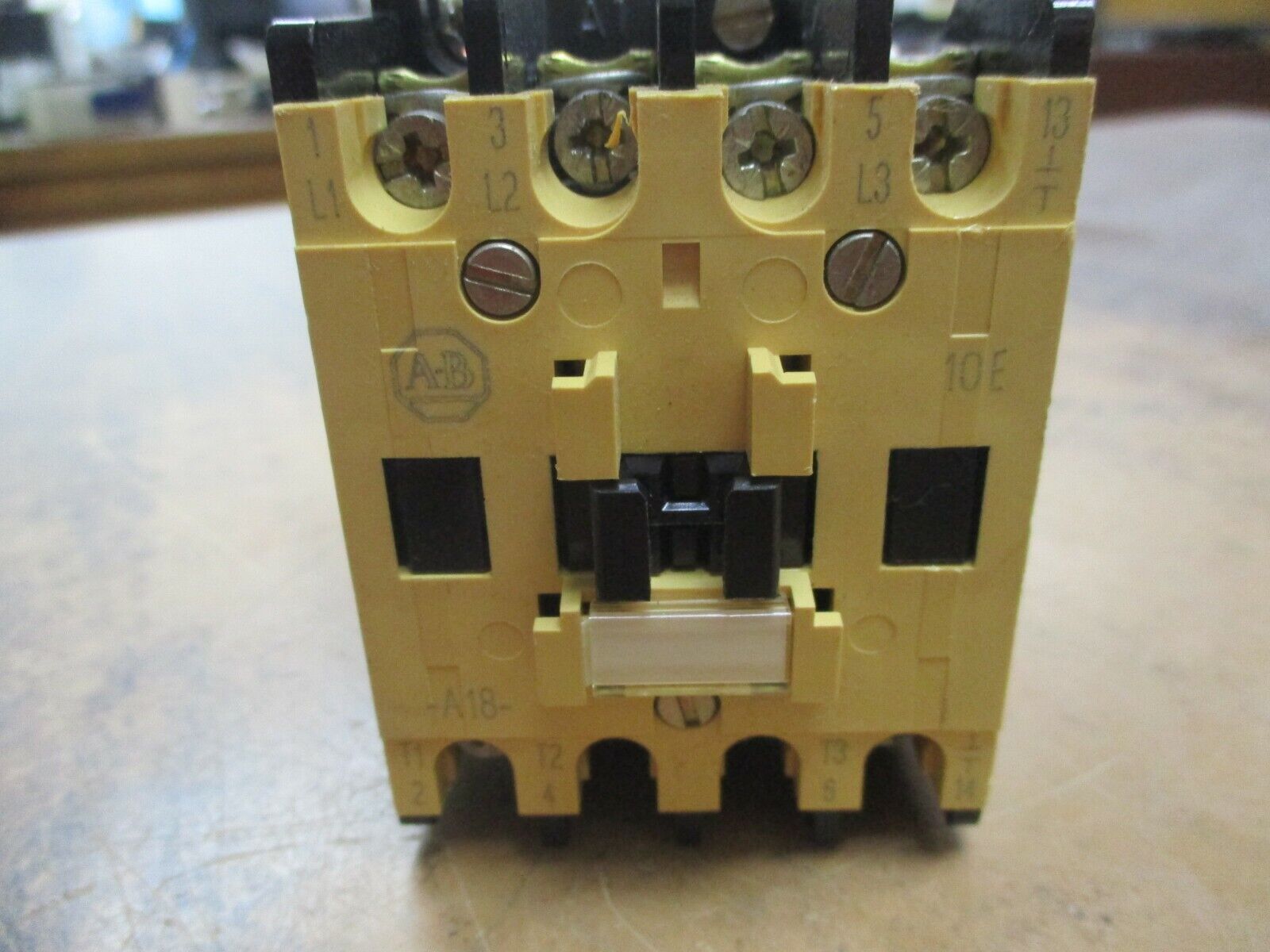 Allen-Bradley Contactor 100-A18NK3 Ser. C 24V 50Hz Coil 18A 600V Used