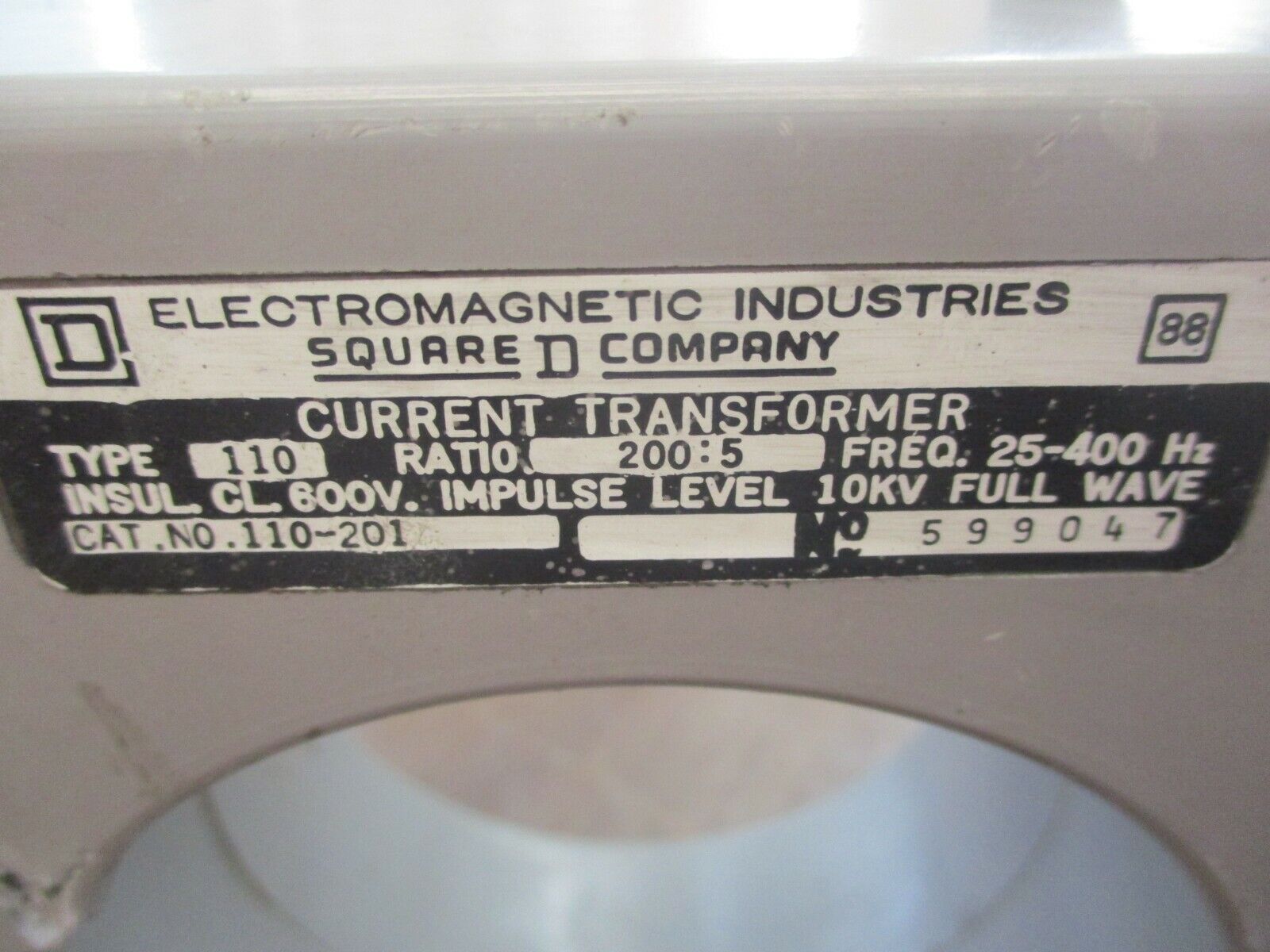 Square D Current Transformer 110-201 Ratio 200:5A 600V 25-400Hz *Chipped* Used