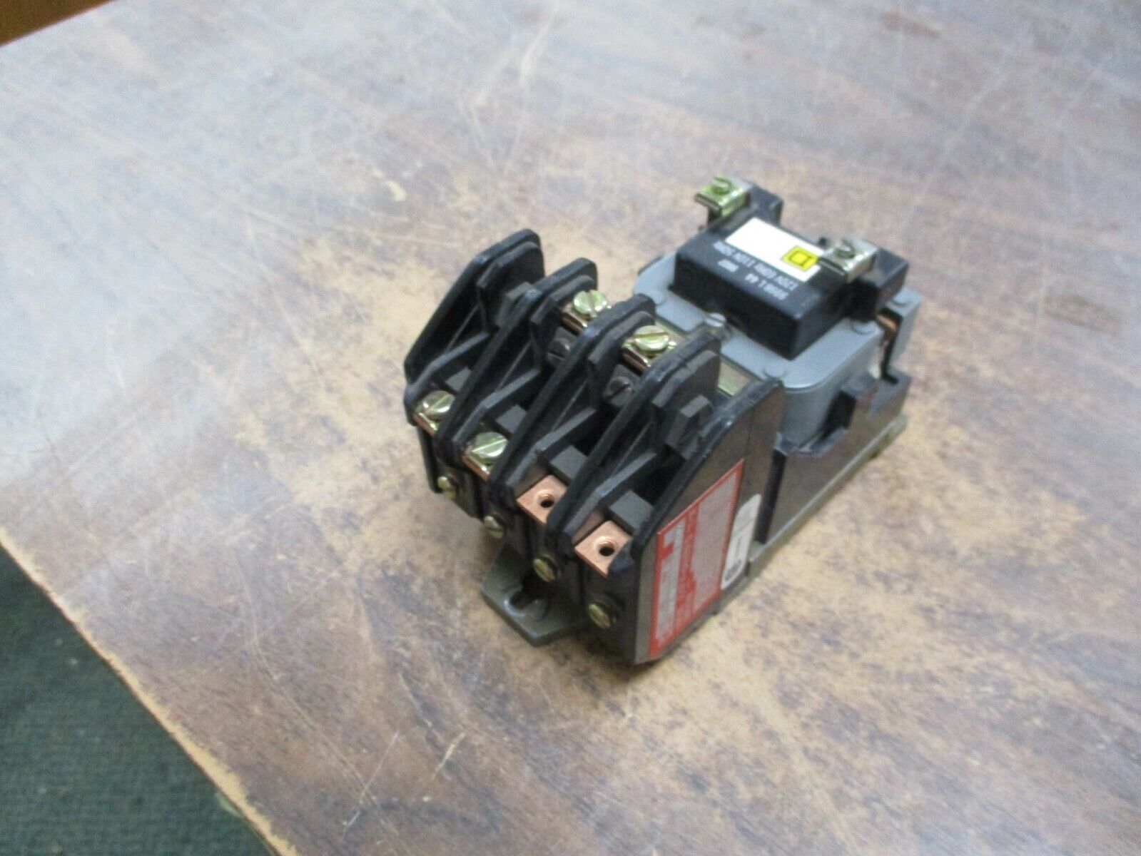 Square D Lighting Contactor 8903 L0 40 120V Coil 20A 250VDC Used
