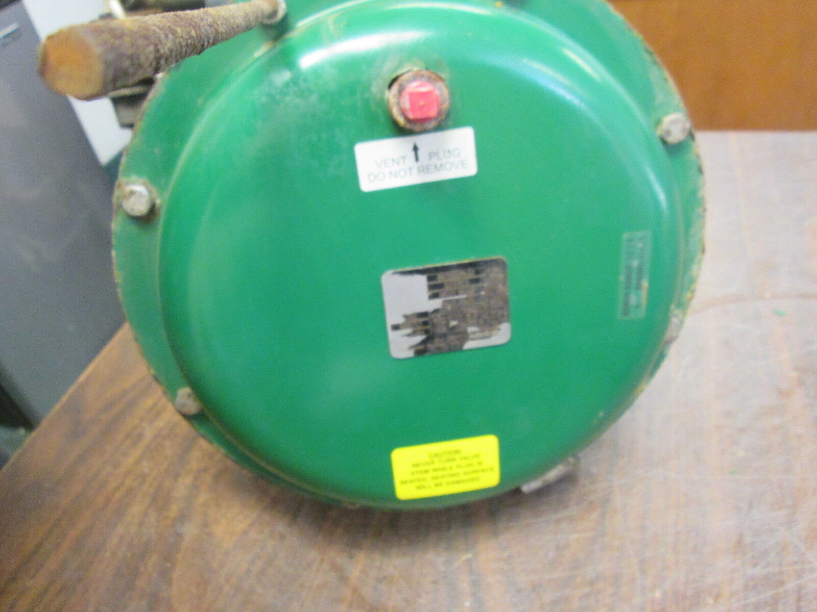Baumann Control Valve w/ Positioner 24588S Body Size: NPS Body Rating:Ch300 Used