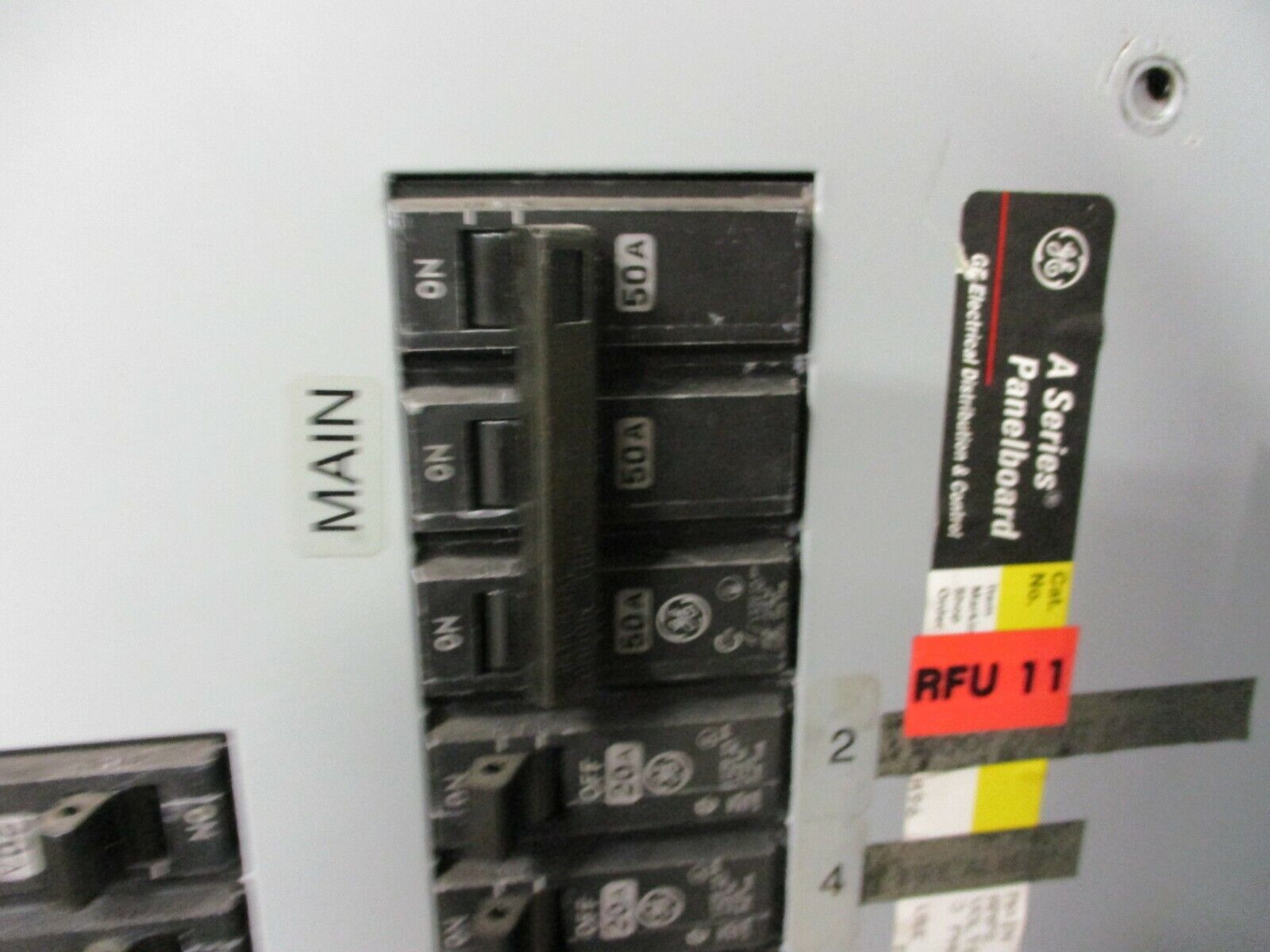 GE Main Breaker Circuit Breaker Panel 125A Max 208Y/120 3Ph 3W Used