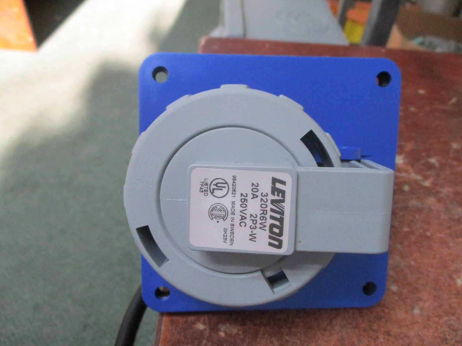 Leviton Watertight Receptacle 320R6W 20A 250V 2P 3W New Surplus