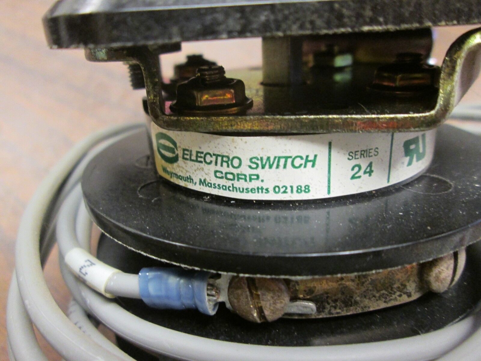 Electroswitch Series 24 Voltmeter Rotary Switch 2405C Used