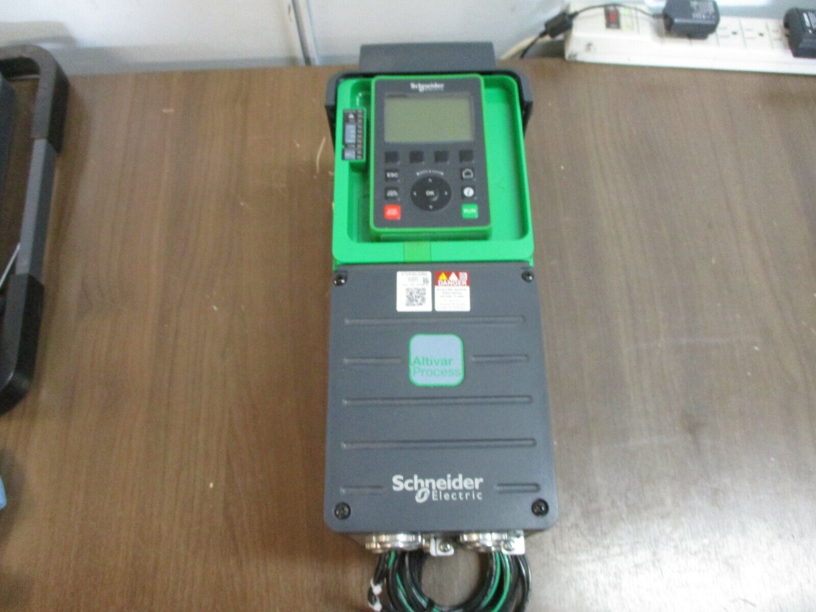 Schneider Electric Altivar 930 AC Drive ATV930U22N4 3HP 3Ph w/ Keypad Used