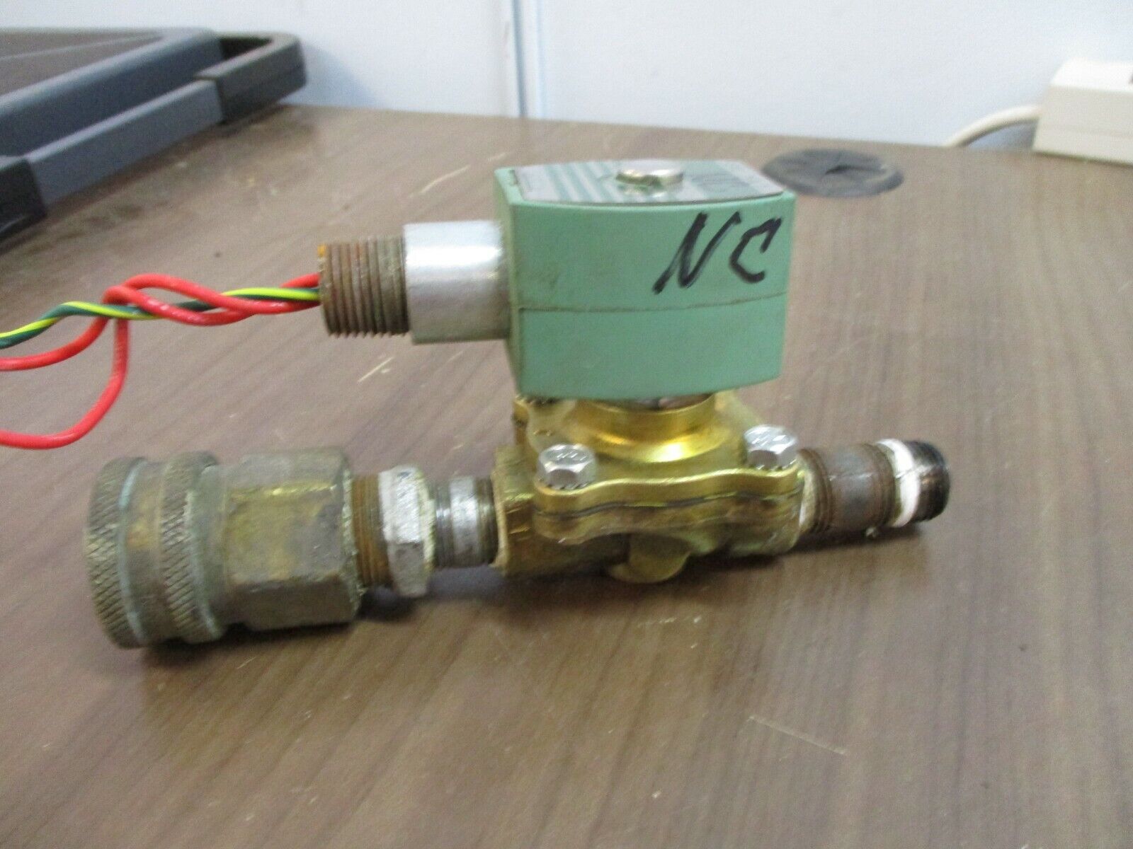 Asco Red-Hat II Solenoid Valve 8210G094 150PSI 10.5W 1/2" Pipe Used