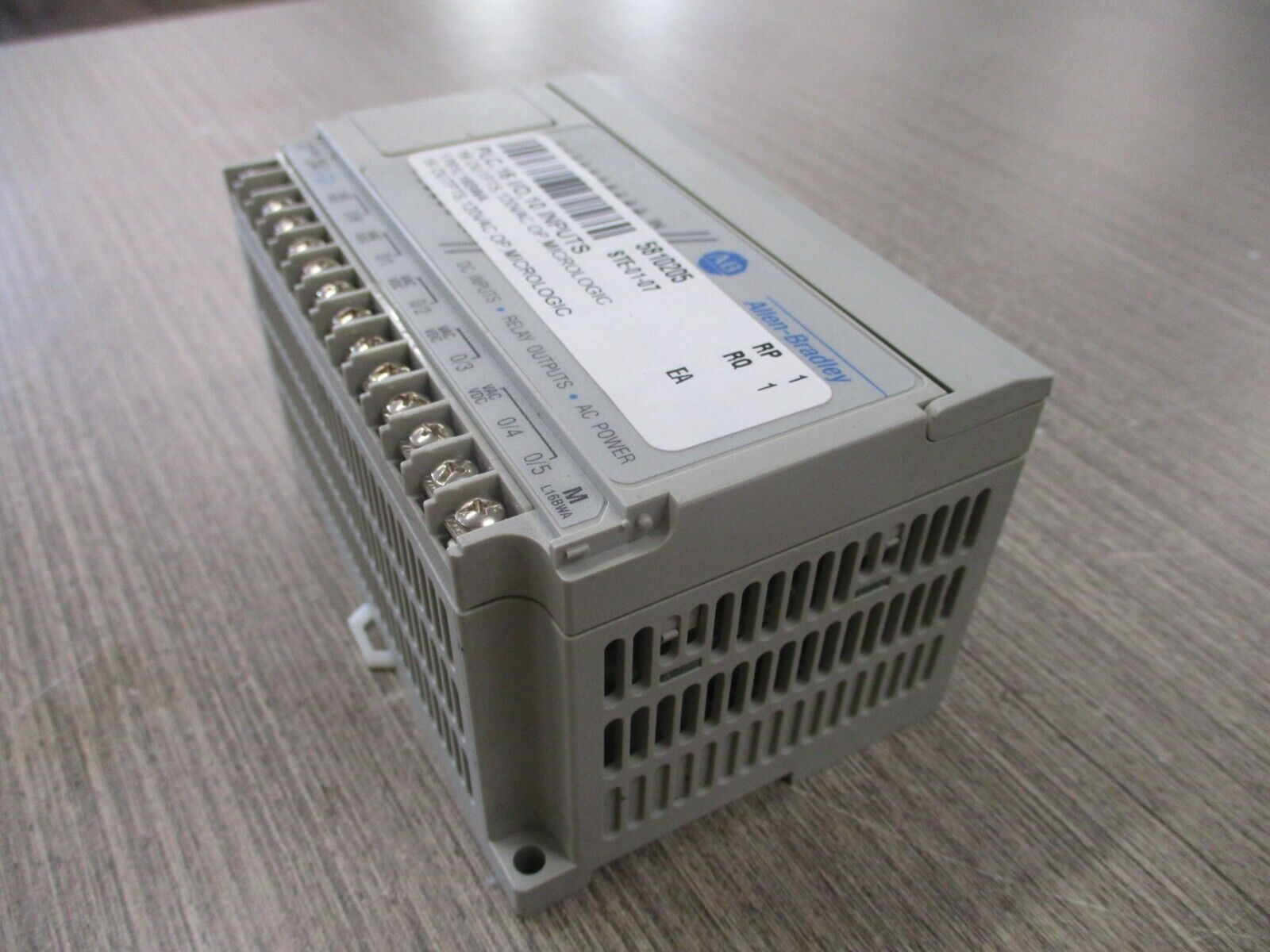 Allen-Bradley MicroLogix 100 Controller 1761-L16BWA Ser. E FRN 1.0 Used