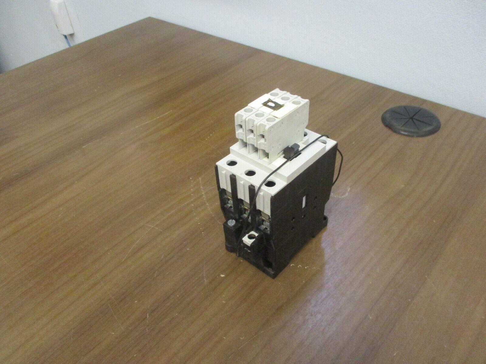Siemens Contactor 3TF3500-0A 230V Coil 55A 600V w/ (3) Aux Contacts Used