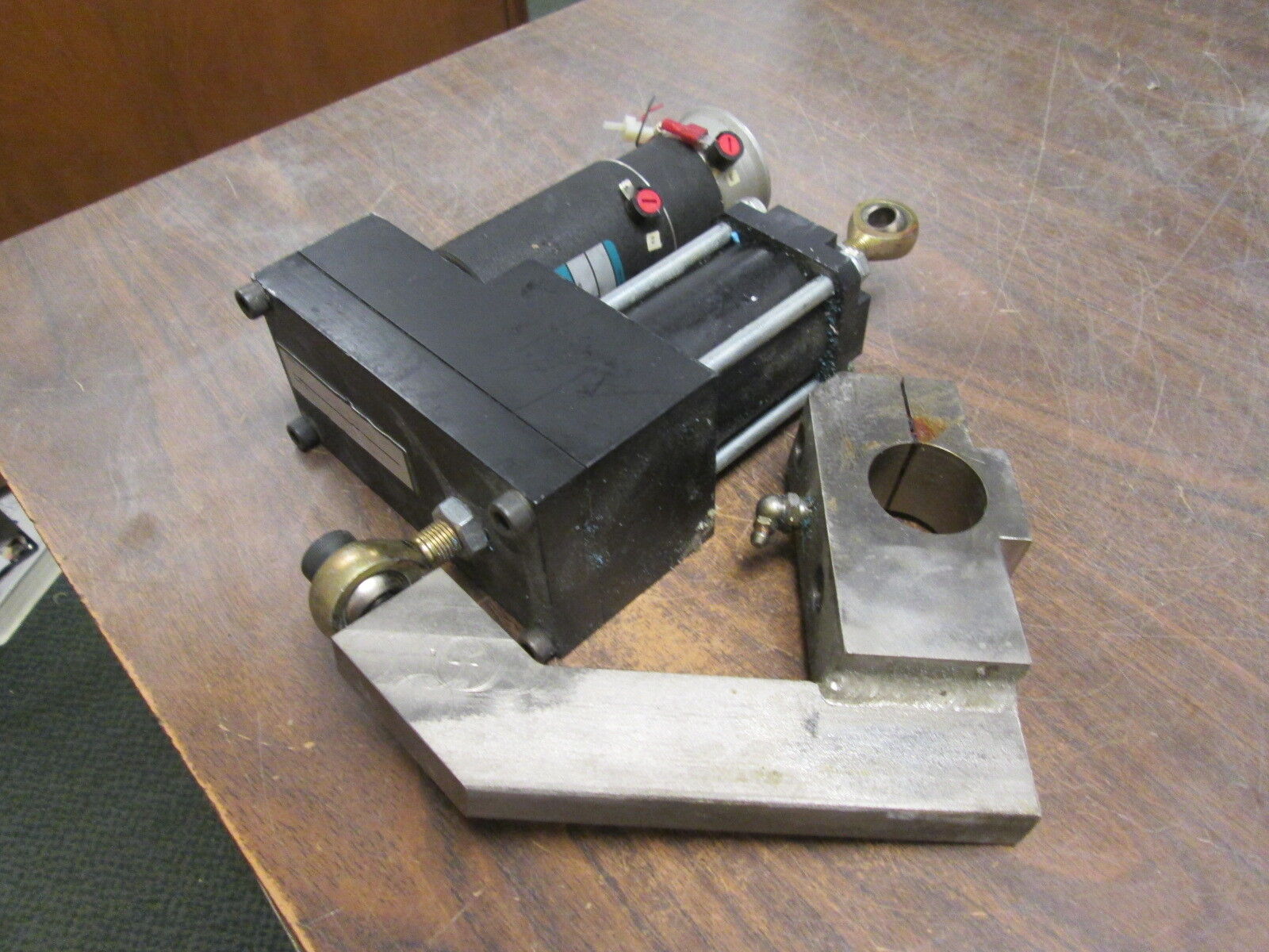 Reliance AG-2-1-B Actuator 49148-001 0498 w/ Model E286 Servo Motor Used