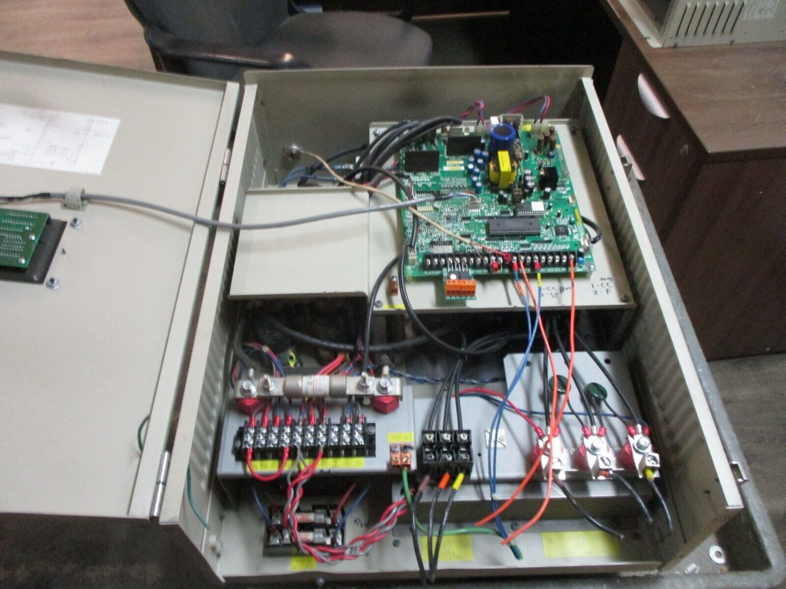 York Air Modulator AMIV-20-46 22kVA 3Ph Input: 460V 30A 3P 50/60Hz Used