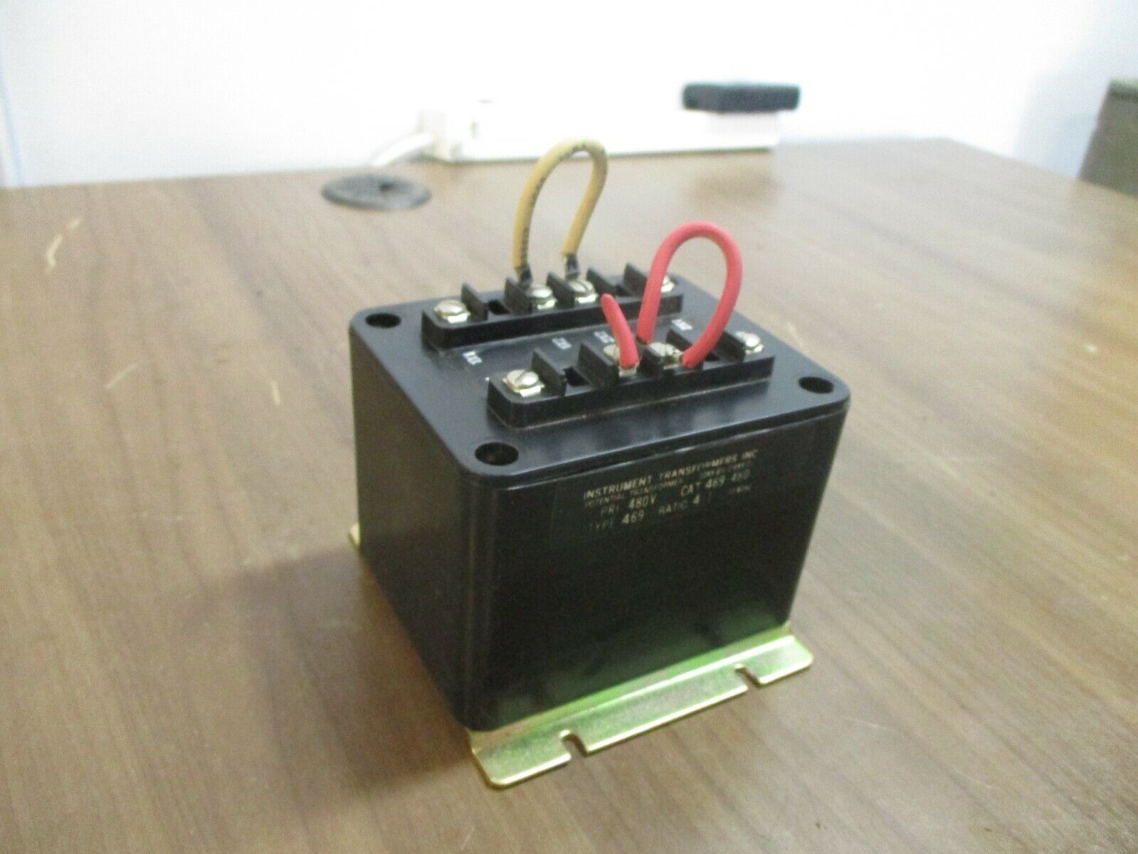 Instrument Transformers Potential Transformer 469-480 Ratio 4:1 Pri: 480V Used