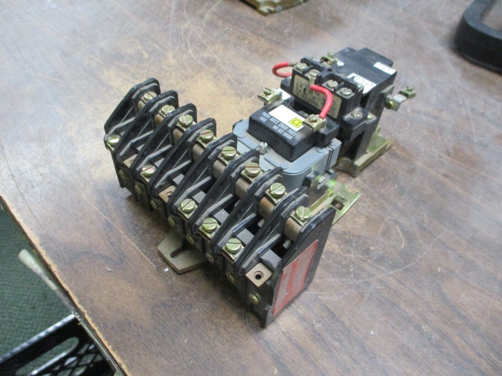 Square D Lighting Contactor 8903 LXO1200 120V Coil 30A 600V *Chipped Insulator*