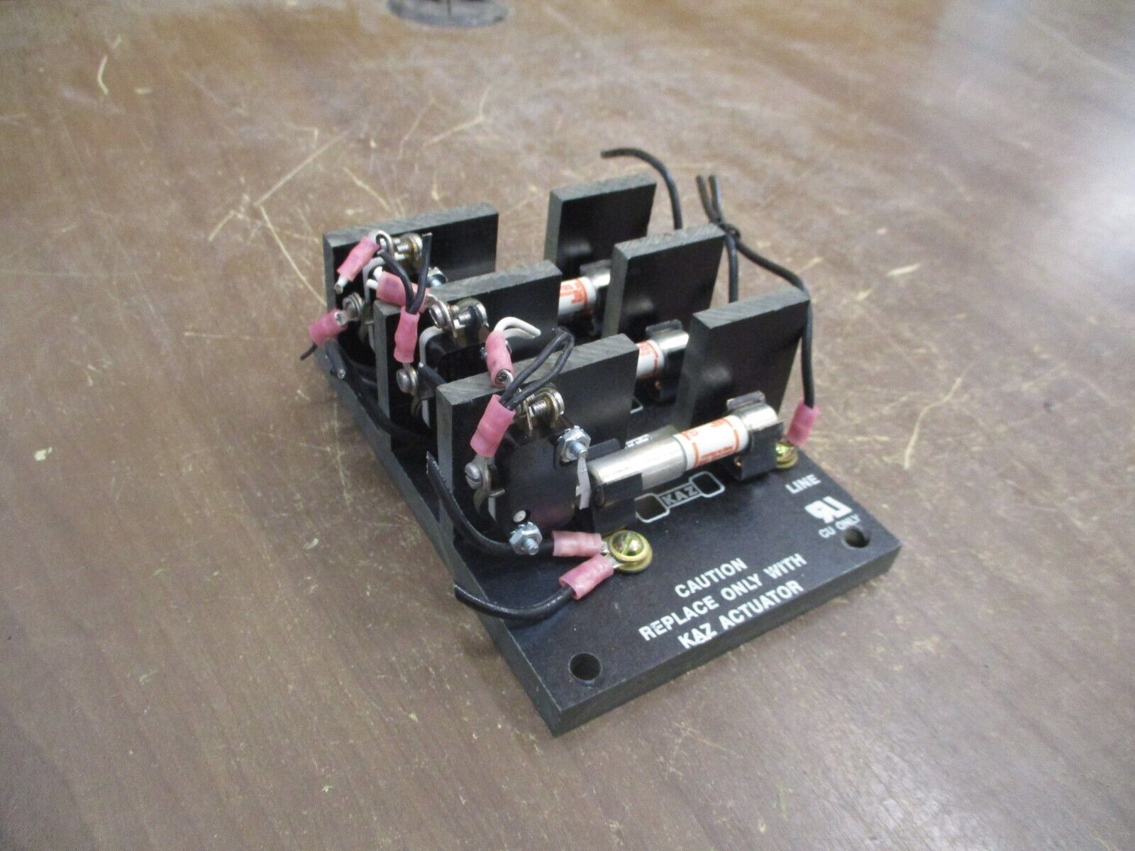 Buss Fuse Block 2788-3 3P w/ (3) TI-600 Fuses Used