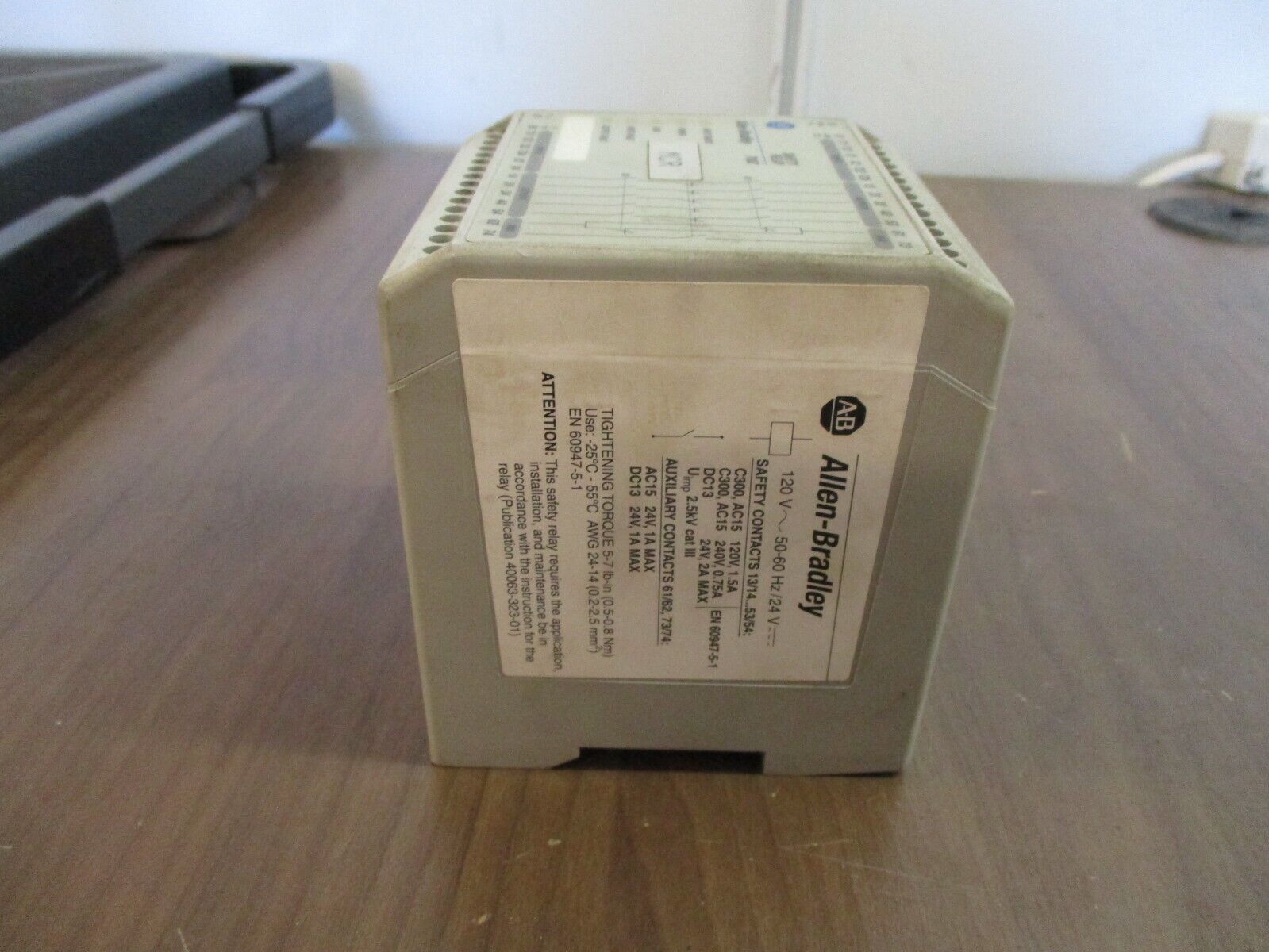 Allen-Bradley 700Z Safety Relay 700-ZBR520AZ1 Ser. A New Surplus