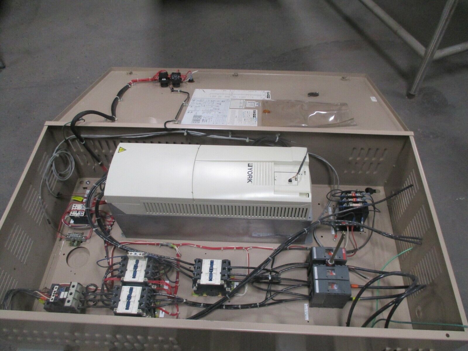 York Air Modulator AM08304CM 30HP 460V 41A 60HZ 3Ph Used